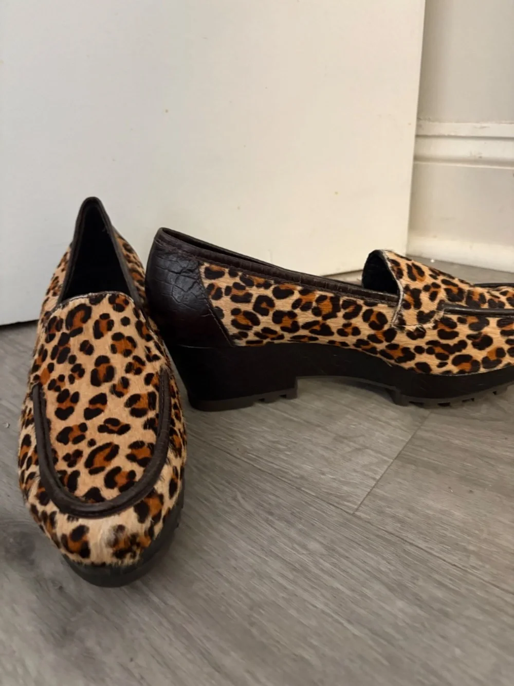 ShoeDonald Pliner Leopard Print Loafers – Size 11s